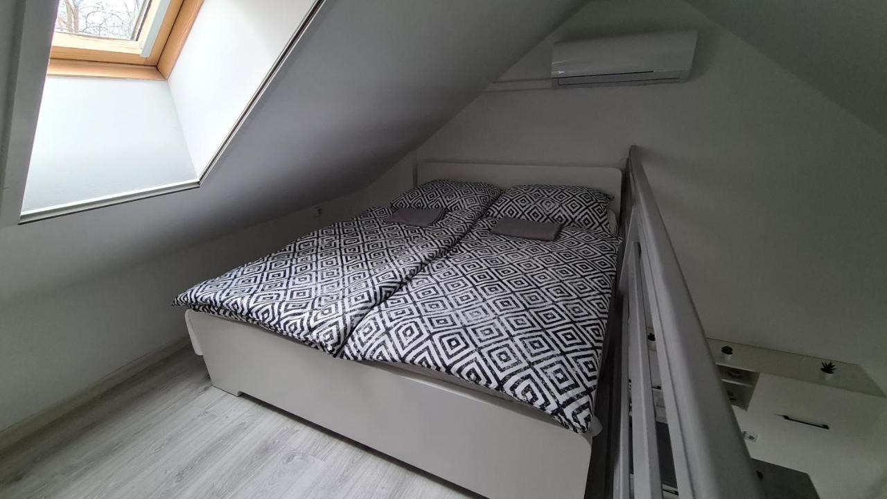 Gyulai-Fuerdo-Apartman Ii. エクステリア 写真